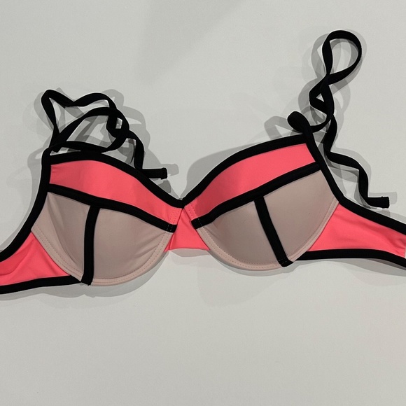 Swim Top Size L. - Picture 2 of 7